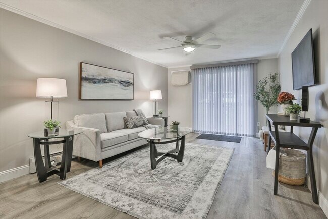 Building Photo - 5 Karen Cir