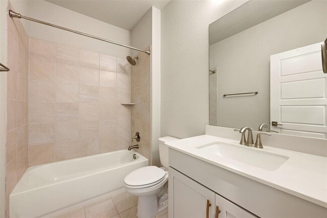 Building Photo - 2104 Prairie Oaks Dr