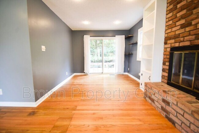 Building Photo - 1355 N Rdg St