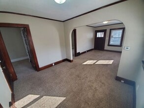 Building Photo - 2 bedroom, 1 bathroom with 1 car garage!