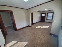 Building Photo - 2 bedroom, 1 bathroom with 1 car garage!