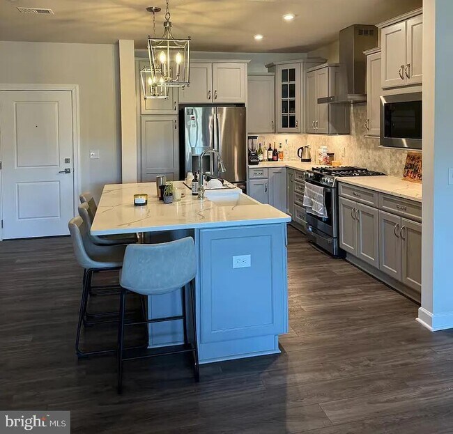 Building Photo - 3927 FAIR RIDGE Dr