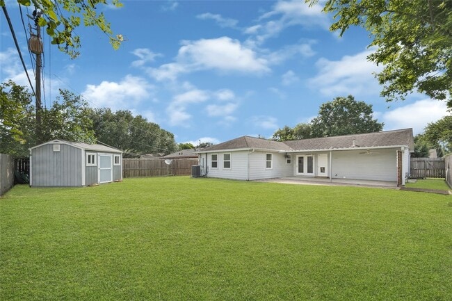 Building Photo - 9927 Southport Dr