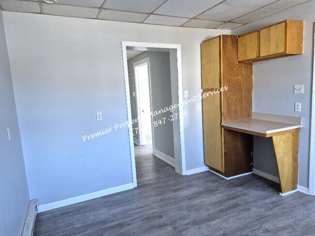 Building Photo - 542 Midland Ave