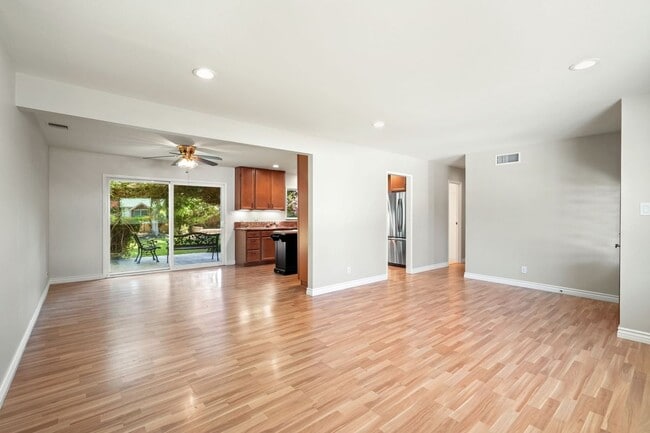 Building Photo - 3534 Hearst Dr