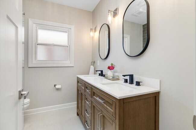 Building Photo - 1458 Virginia Park St