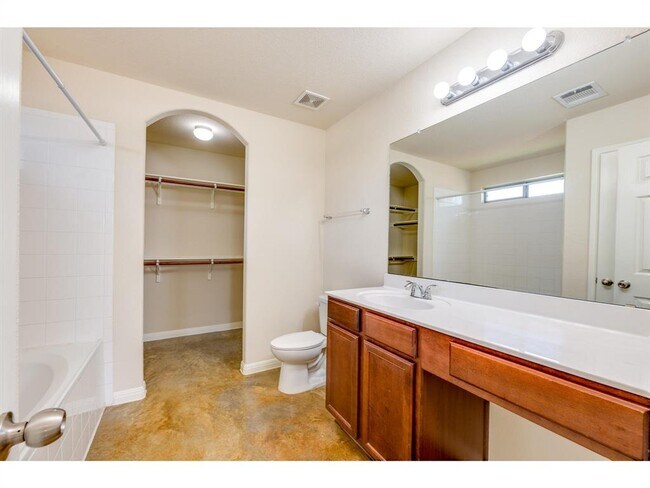 Building Photo - 4504 Halliday Ave