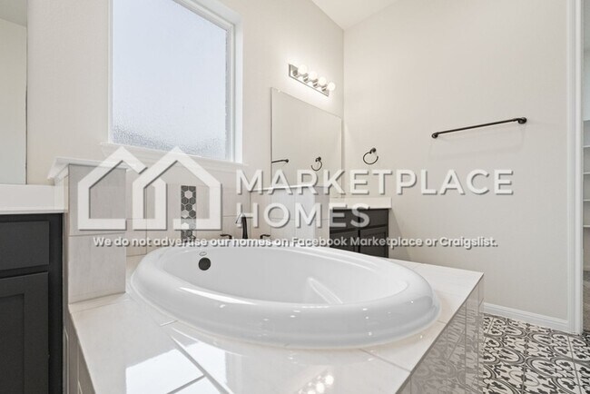 Building Photo - 8016 Hillock Terrace