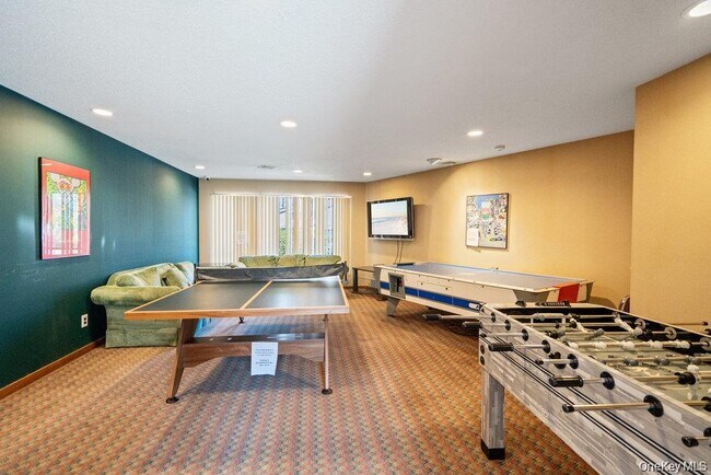 Building Photo - 124 Foxwood Dr