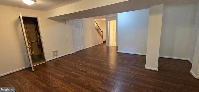 Building Photo - 707 Curry Ford Ln