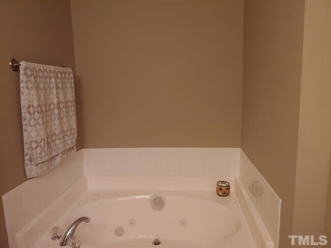 Building Photo - 10122 Blackwell Dr