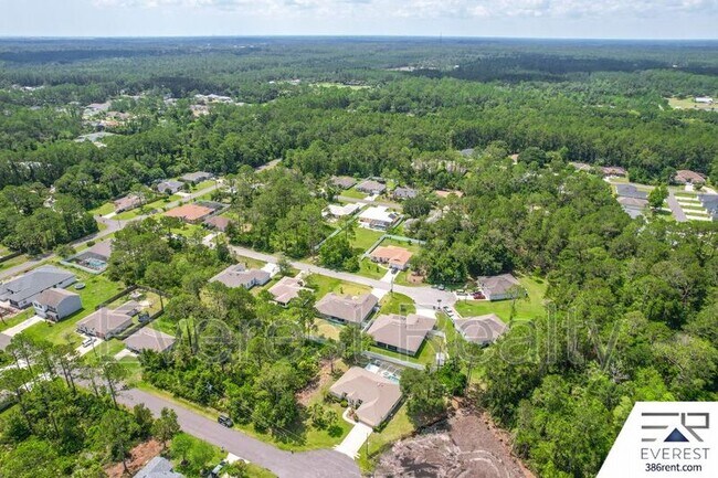 Building Photo - 13 Sleigh Bell Pl