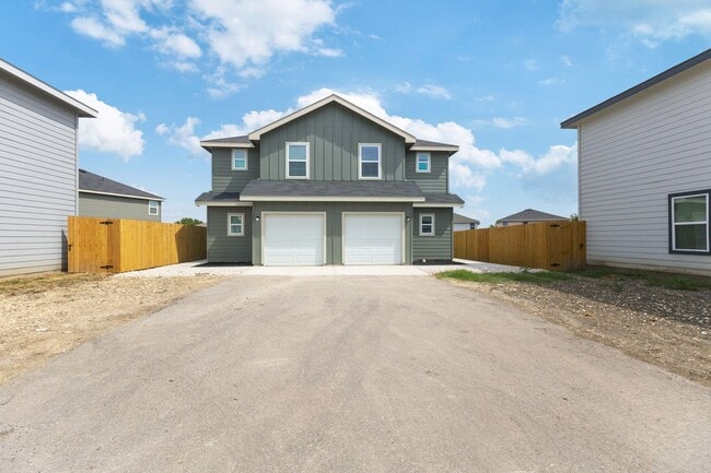 Building Photo - Summer Fest Drive