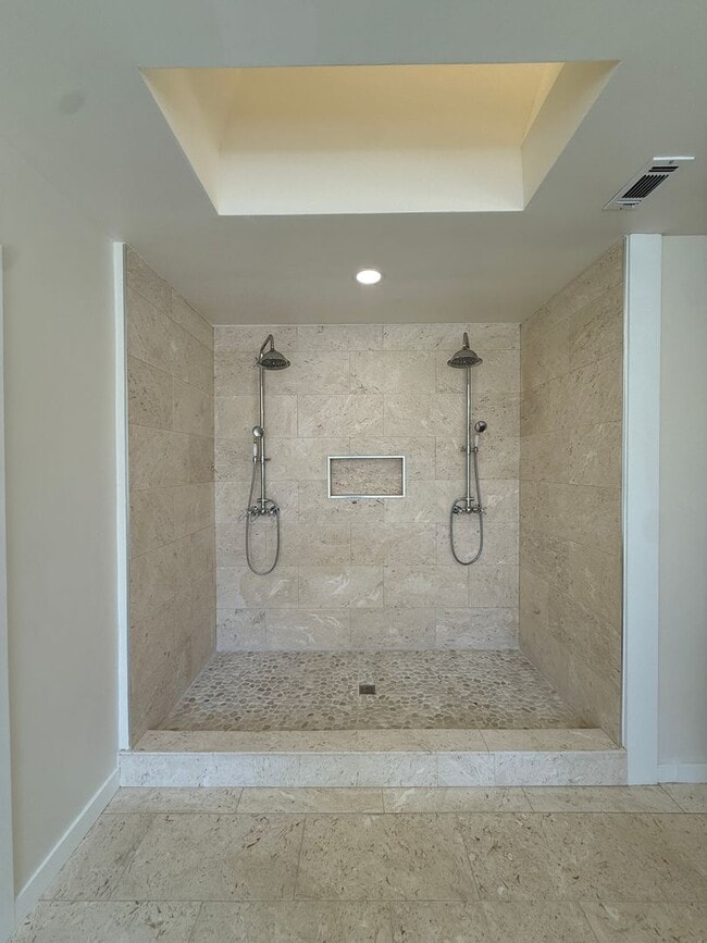 Building Photo - Beautifully Updated Single Story Custom Ho...