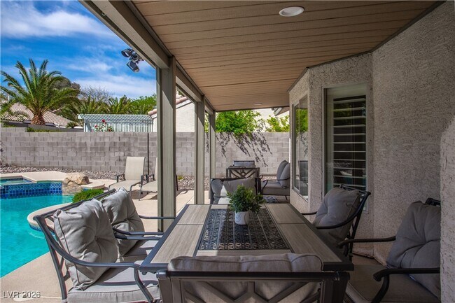 Building Photo - 905 Buffwood Ave