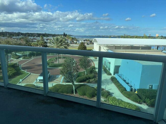 Building Photo - 241 Riverside Dr