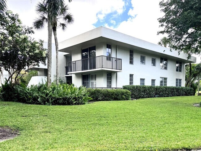 Building Photo - 901 W Cypress Ln