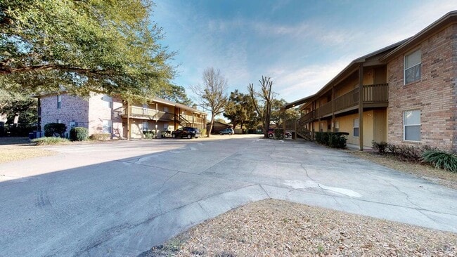 Building Photo - 895 Silverwood