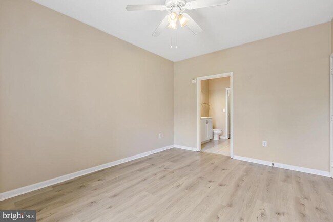 Building Photo - 12945 Centre Park Cir