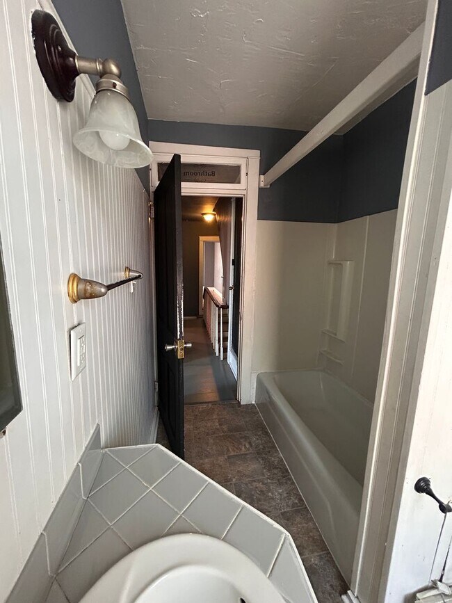 Building Photo - 3-Bedroom Home with Private Yard!