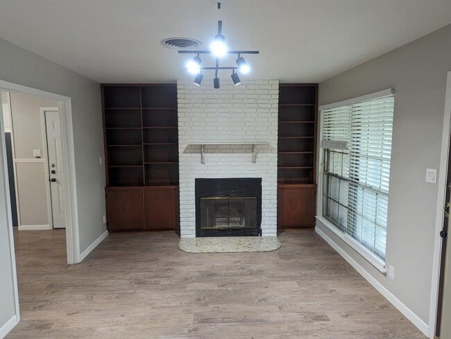 Building Photo - 605 Kentshire Cir