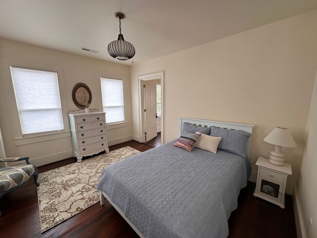 Building Photo - Historic Downtown Wilmington Furnished 3 B...