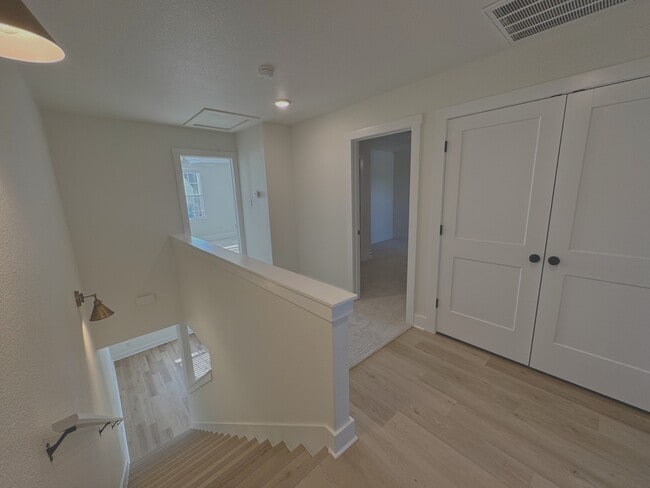 Building Photo - 608 Mercado St