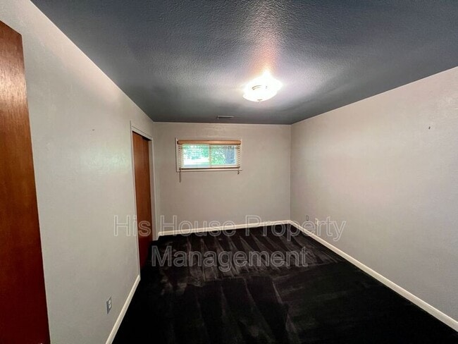 Building Photo - 1831 20th Ave
