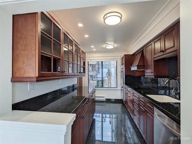 Building Photo - 2 Fallon Pl