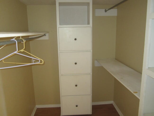 Building Photo - 6717 Southwind Dr