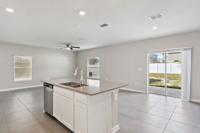 Building Photo - Spacious 4-Bed Retreat with 2.5 Baths in Davenport, FL – Your Next Rental Home Awaits!