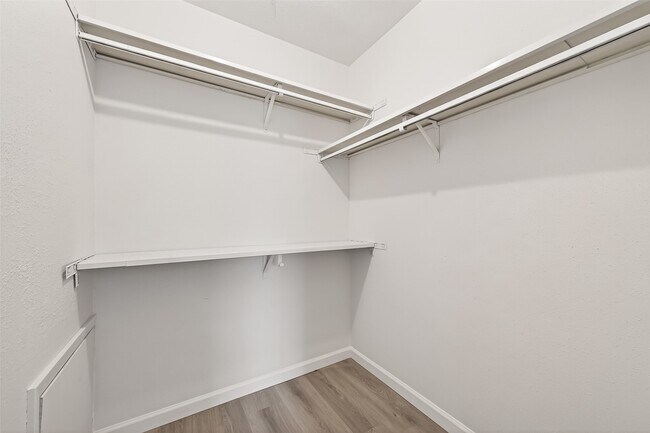 Building Photo - 7523 La Pl Dr