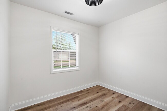 Building Photo - 3-Bedroom Home Minutes from Miller Beach & the Indiana Dunes