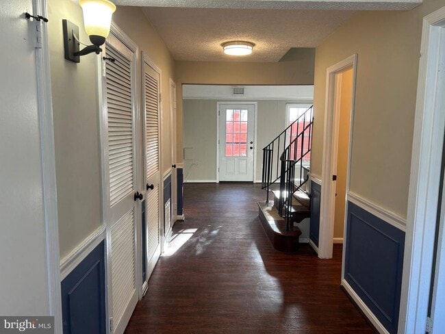 Primary Photo - 13133 Putnam Cir