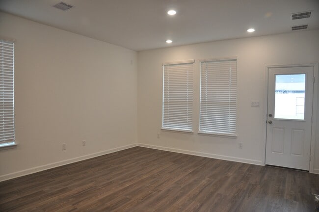 Building Photo - 32327 Melbrooke Dr