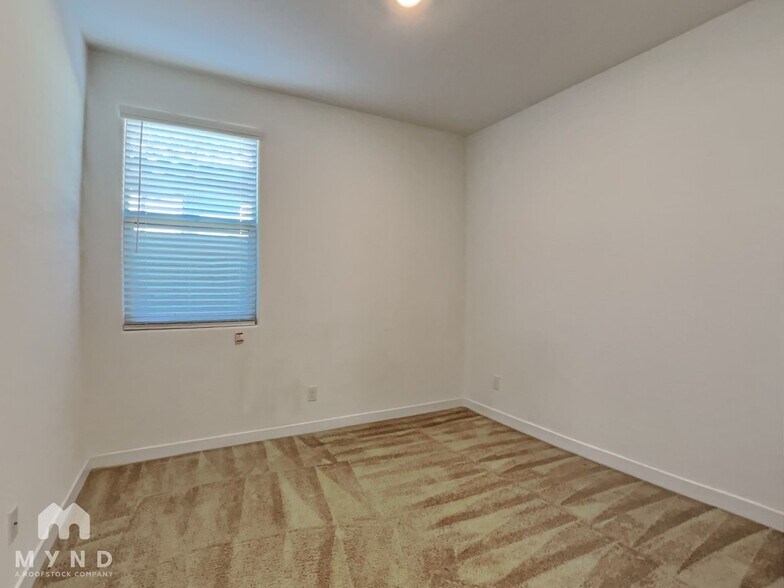 Building Photo - 19353 W Elm St