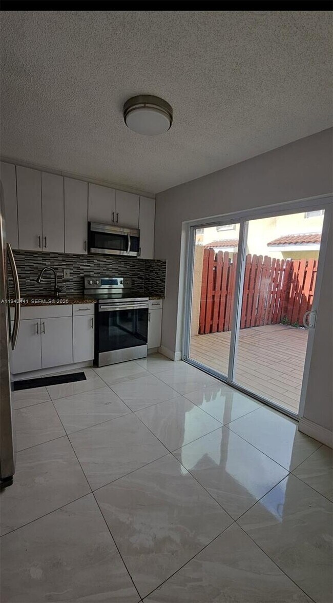 Building Photo - 8253 NW 5th Terrace