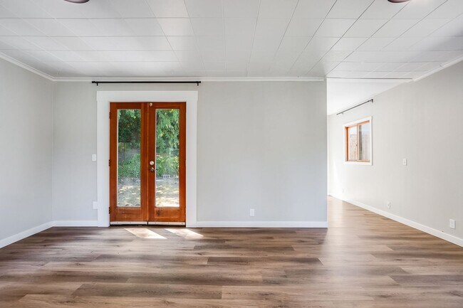 Building Photo - Charming 1 BD 1 BA cottage nestled on a be...