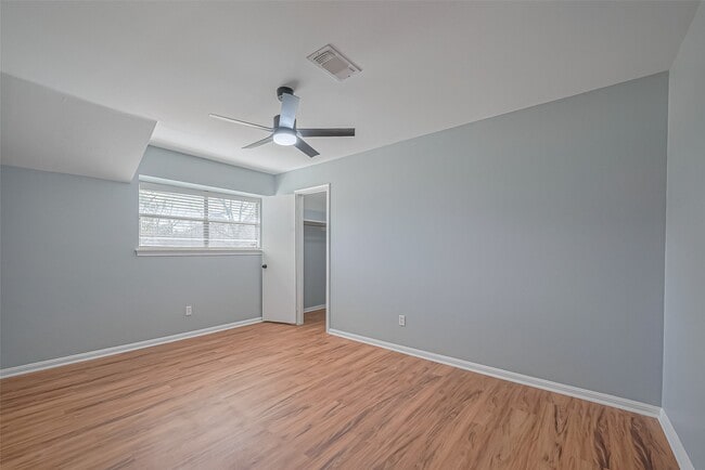 Building Photo - 16506 Amcreek Rd