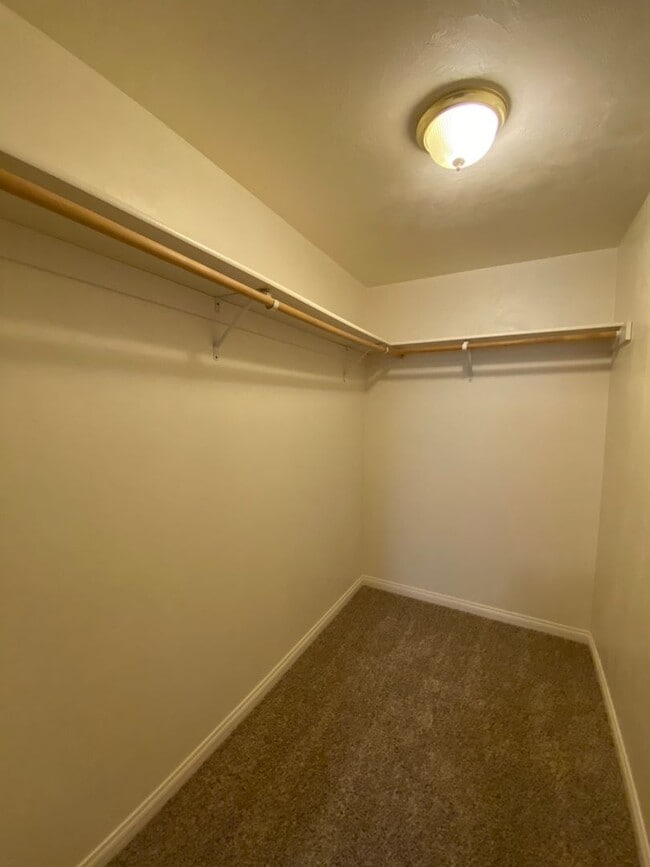 Building Photo - $500 OFF Move in Costs!!