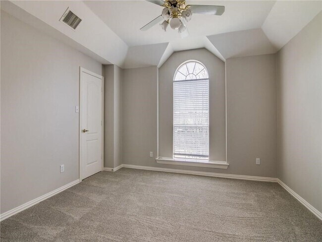Building Photo - 4425 Cityview Dr