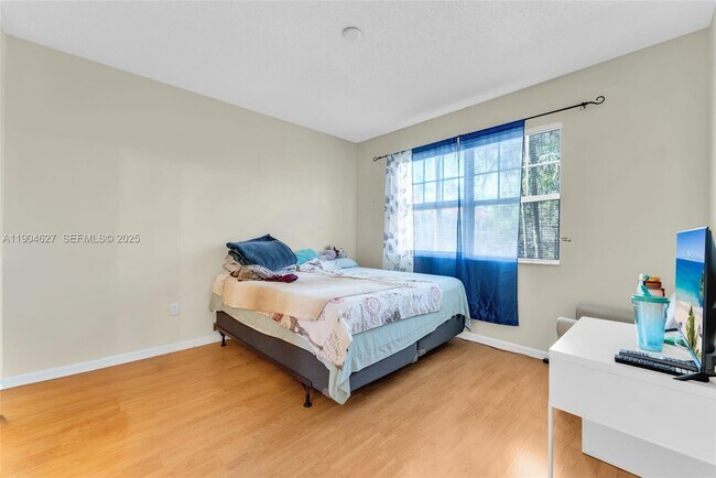 Building Photo - 5840 W Sample Rd