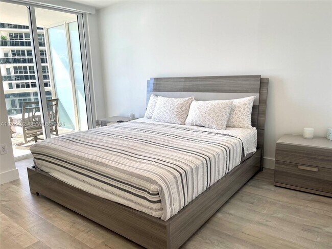 Building Photo - 1830 S Ocean Dr