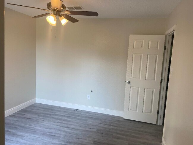 Building Photo - 9470 Landis Dr