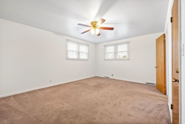 Building Photo - 3 Bedroom Pet Friendly Home For Rent With Finished Basement!