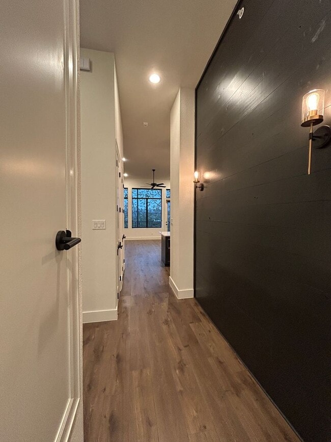 Building Photo - Town Creek CONDO! Large Balcony / Fridge, Washer, Dryer Included / Garage / NBISD