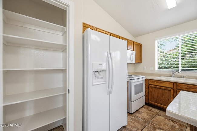 Building Photo - 5190 W Saragosa St