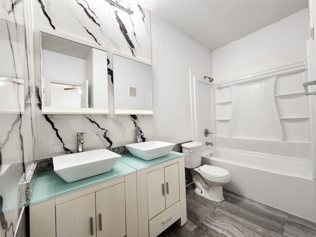Building Photo - 14550 Fonmeadow Dr