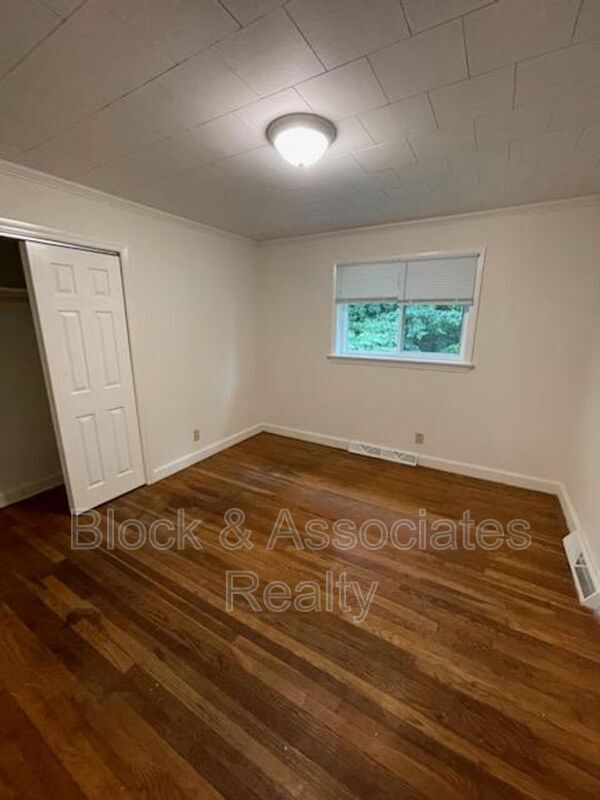 Building Photo - 200 W Bailey St