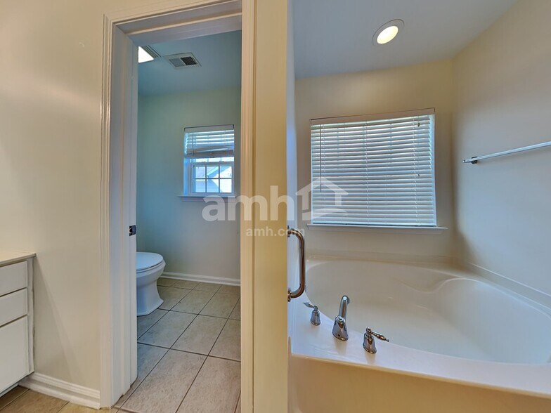 Building Photo - 12216 Palomar Dr